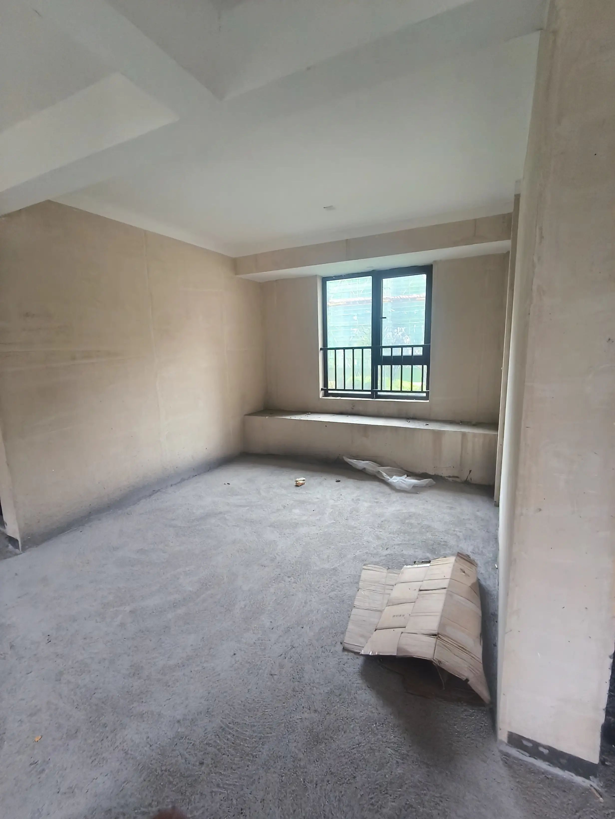 城南，吾悦，业主急卖，毛坯三房，诚心出售，价格可谈，