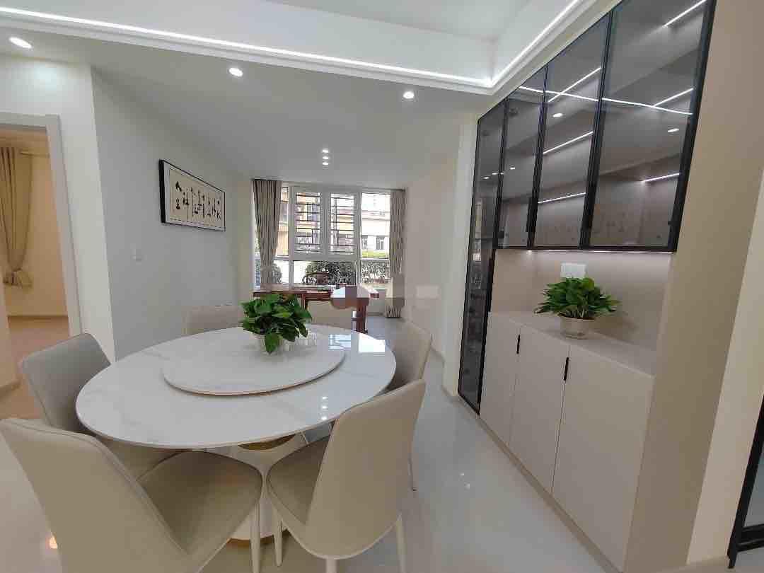 城南沔小旁，颐和公馆，全新精装大四房，送50平花园，带院子，证满二，双阳台