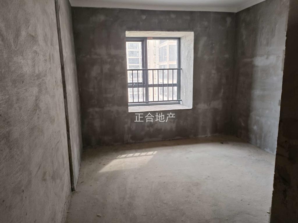 城南，森林国际，湖景现房，单价4400，4房，满2，楼下就是二中二小