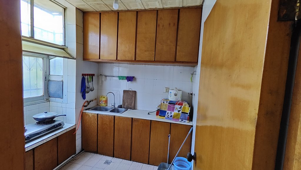 交通路实小仙源旁老检察院宿步梯三楼精装三房有院子能停车无物业管理费拎包即住