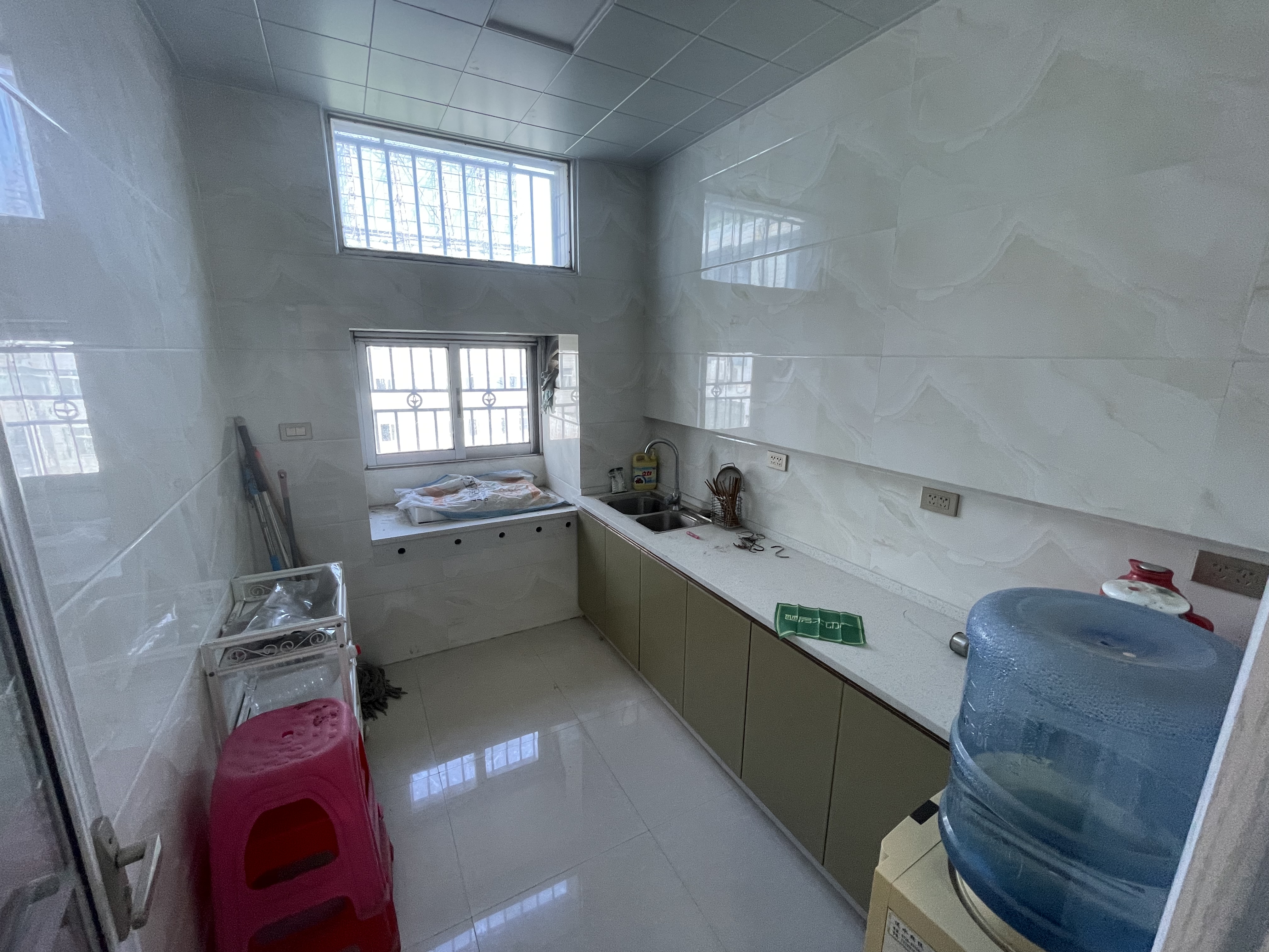 农委宿舍四房武商对面步梯好楼层新装修采光好小区院子大好停车