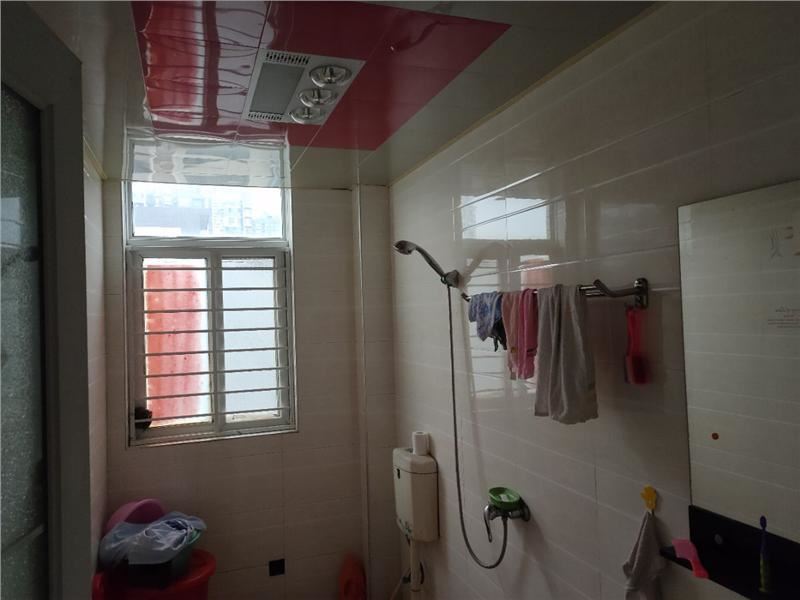 世纪雅园60万133.27平满五 住房精装修看房方便仙桃 就在附近