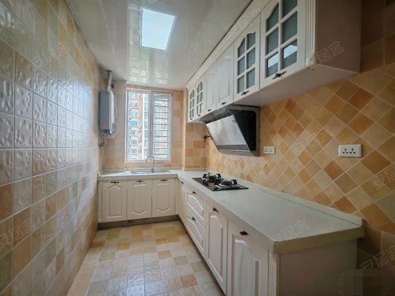 捡漏，中央华府，边户小高层，精装三房两卫，单价4千多，