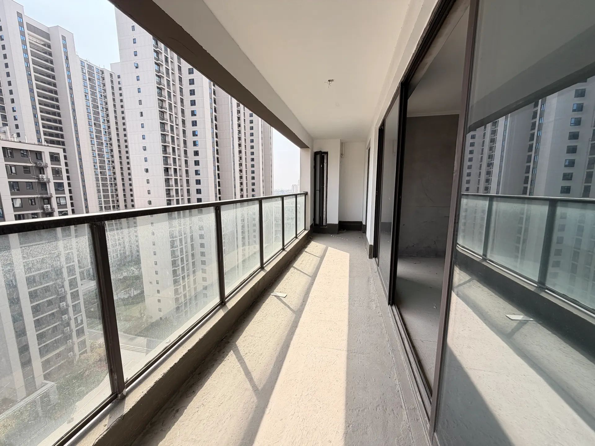 城南，吾悦广场，包满二，带车位，双阳台户型，电梯好楼层