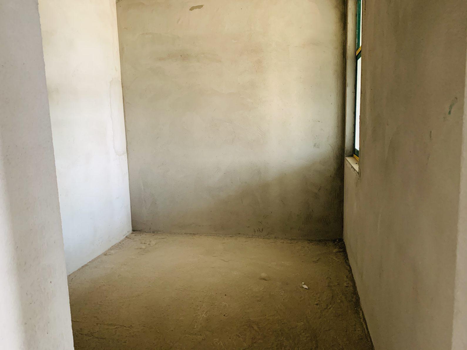 新城壹号五期，电梯好楼层，光线好，无遮挡，上学方便，房东诚心出售