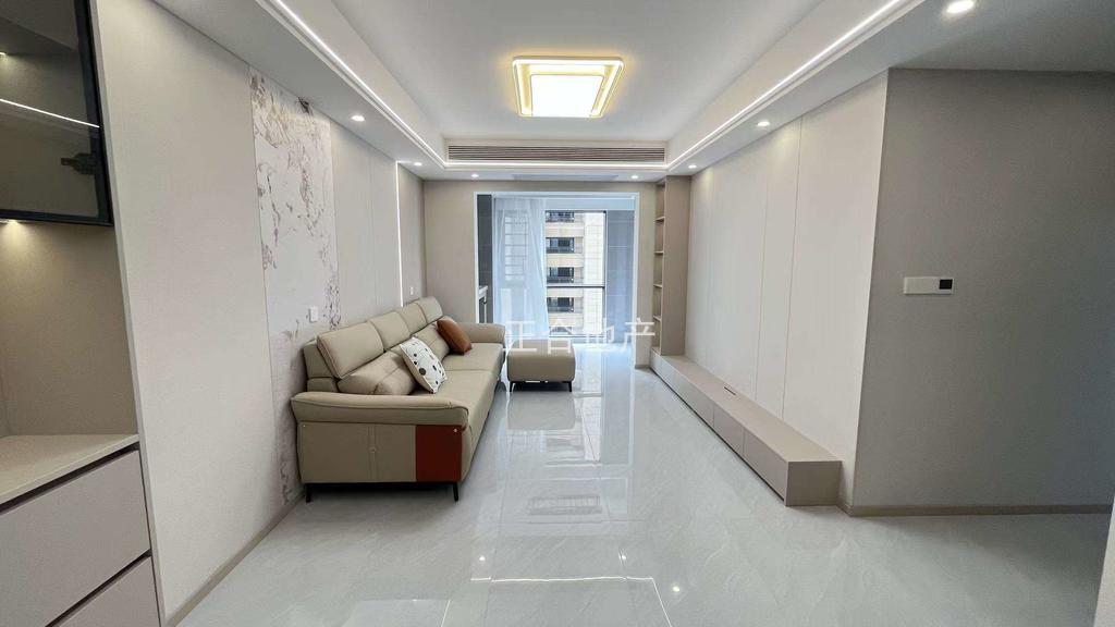 城南，森林国际北苑，一天未住，全新装修，精装三房，好楼层，证满二，拎包入住，