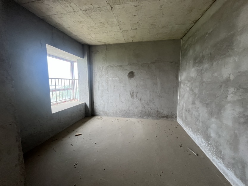 一中附近，城东，银湖城，电梯房小高层，好楼层8楼，有证