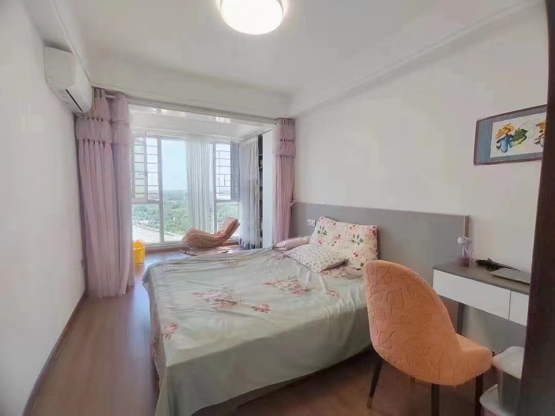 城南，清华园，好楼层，​全新装修，东边户，南北通透双阳台，​证件还满二