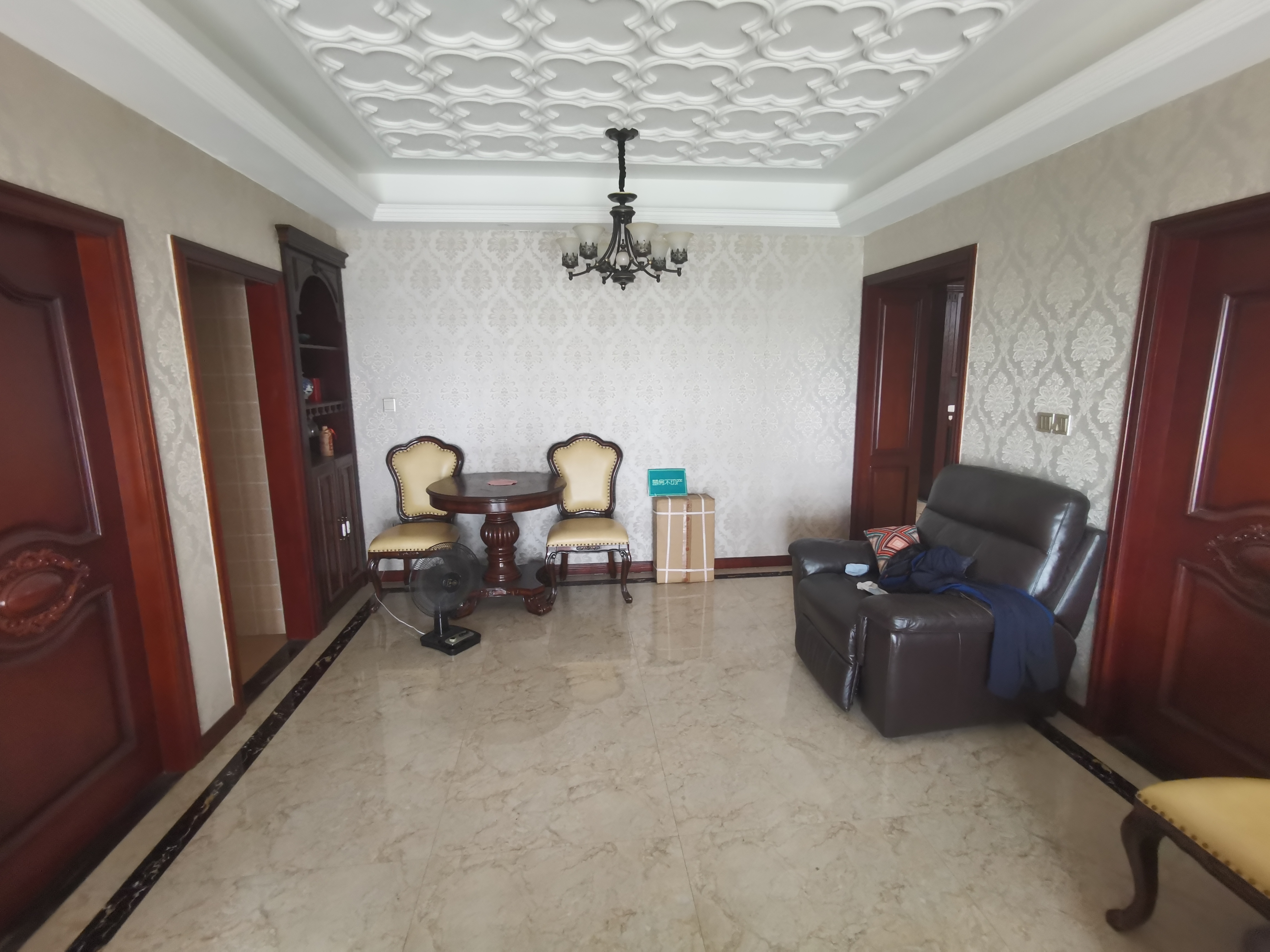 润泽天下豪装3房，沔阳 对面，装修都花了40万，有证可按揭