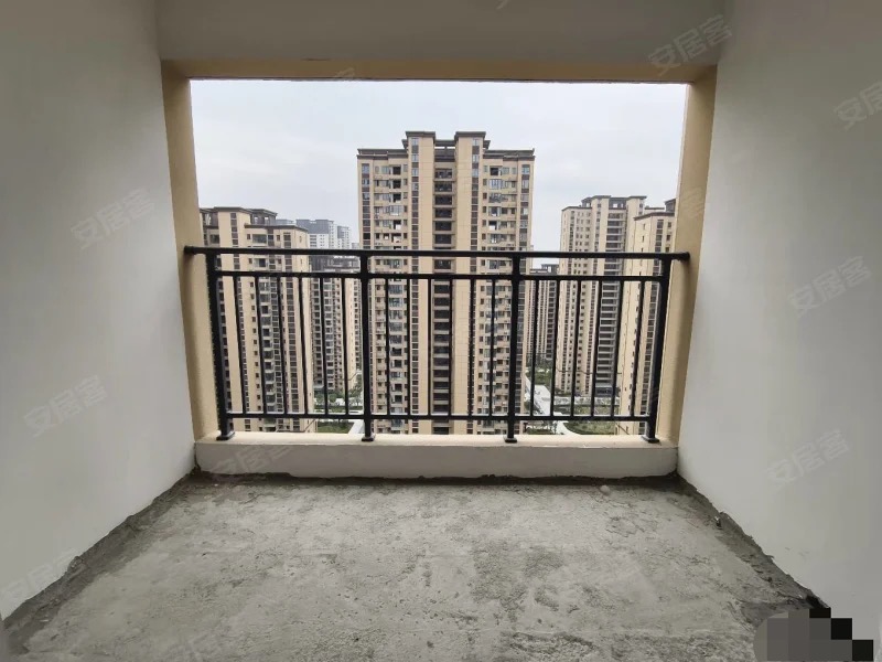 215，降价了。降价了，急售，朝阳丽景 ，比售楼部还便宜，单价5737，中间好楼层， 毛坯两房 ，