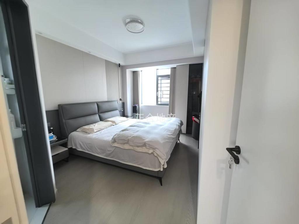 降价了，锦绣江山望府，东边户，中间楼层，9.9成新，精装三房，全屋中央空调+地暖，带地下车位，满二过户