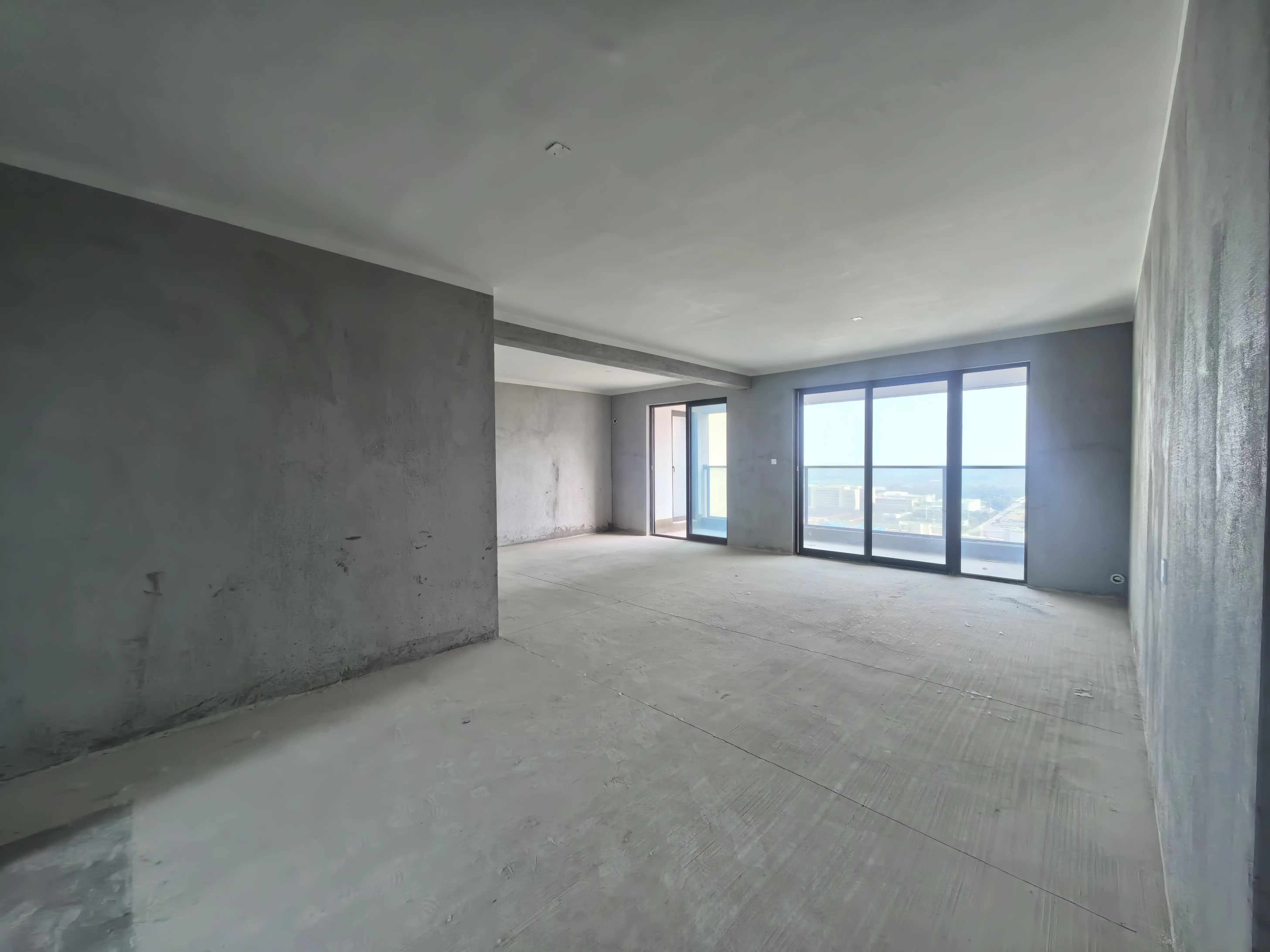 城南，吾悦陡降10万，现房毛坯四房，单价5670，送地下车位