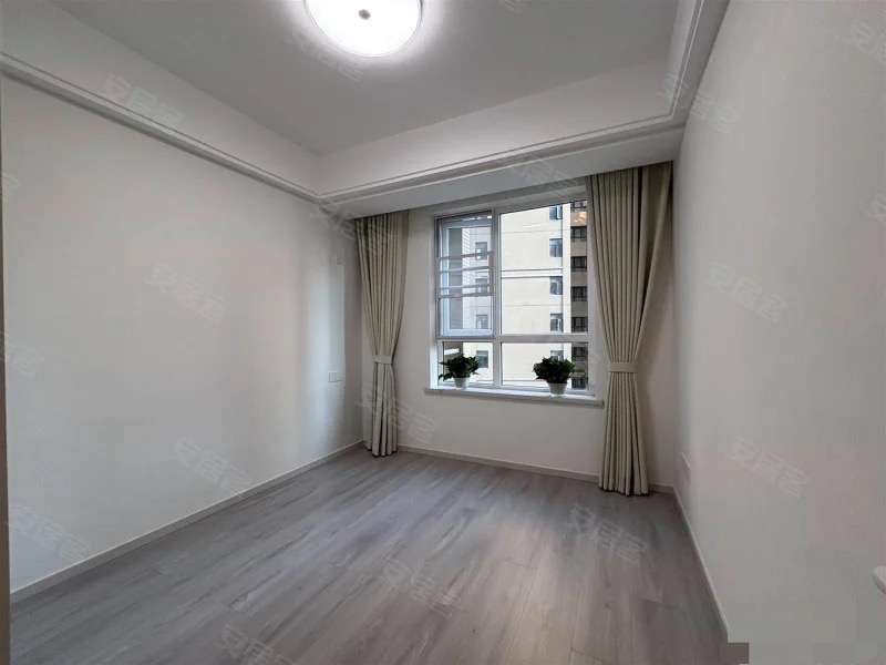 城南，沔阳公馆，电梯13楼，老证，精装三房二卫，业主诚心出售