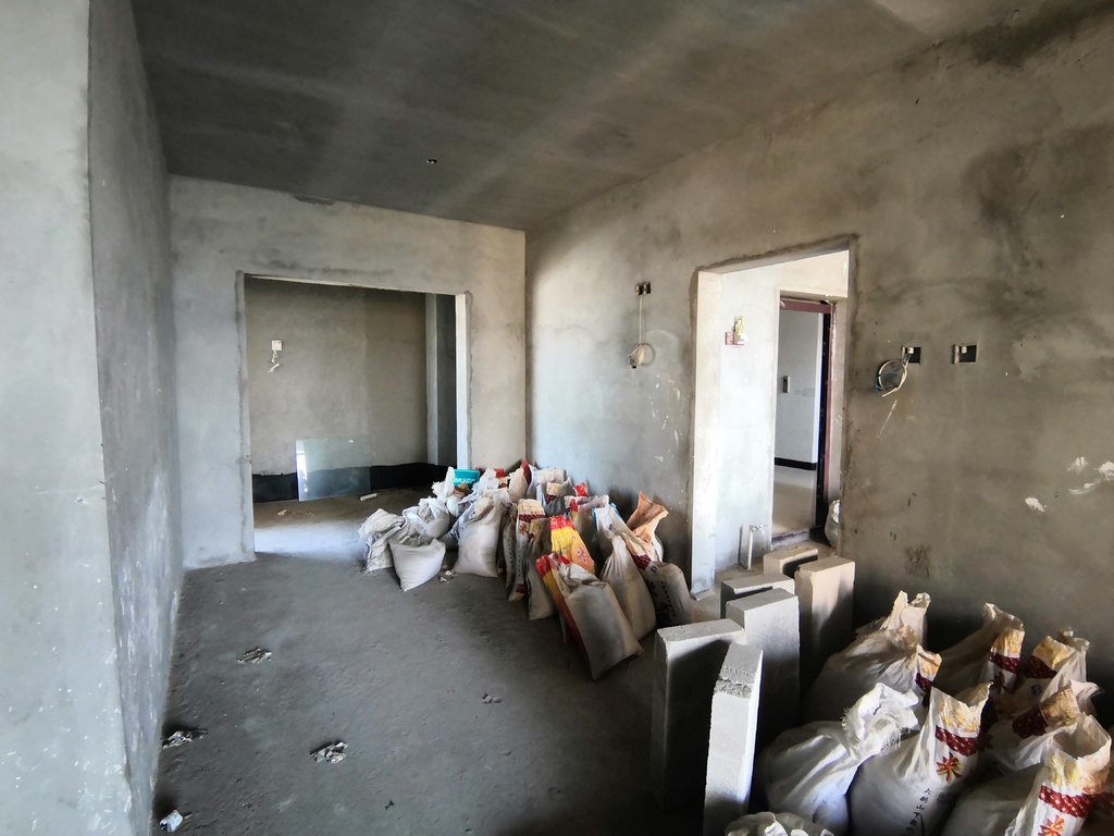 城东绿洲新城电梯毛坯大三房多功能户型证满二