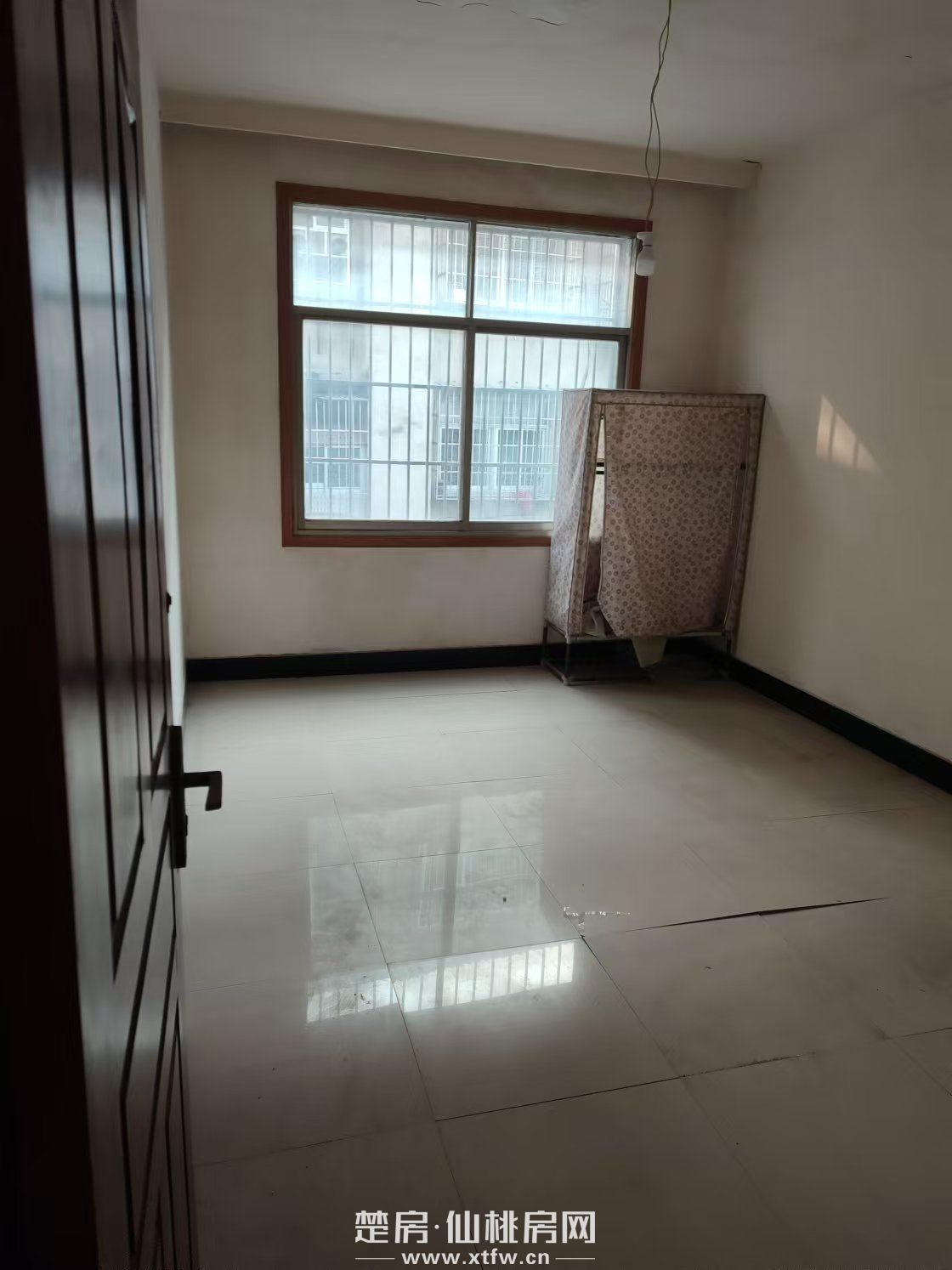 大洪路西一巷仙桃中学三层私房诚心出售，可开厂房电商办公，可以做门面，车可以停屋内或门口，中介勿扰！