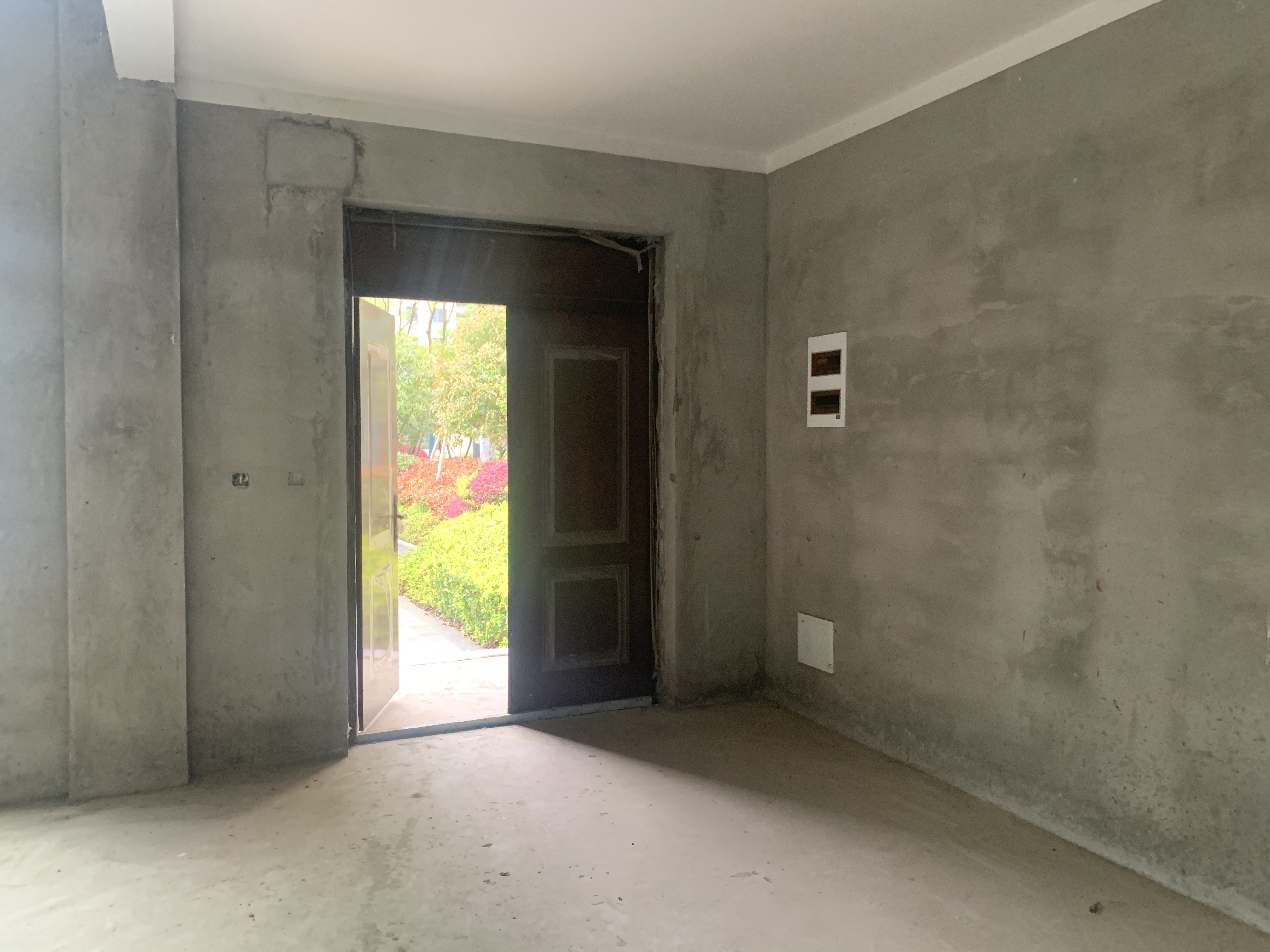 138万，别墅，全市ZUI优质，还是边户，带2车位，约40平米花园，有天有地