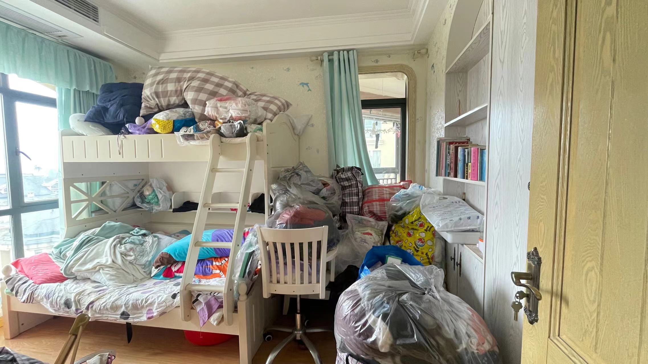 绿地华庭傲城.全屋品牌定制.三房两卫带衣帽间.证件满二.看房方便