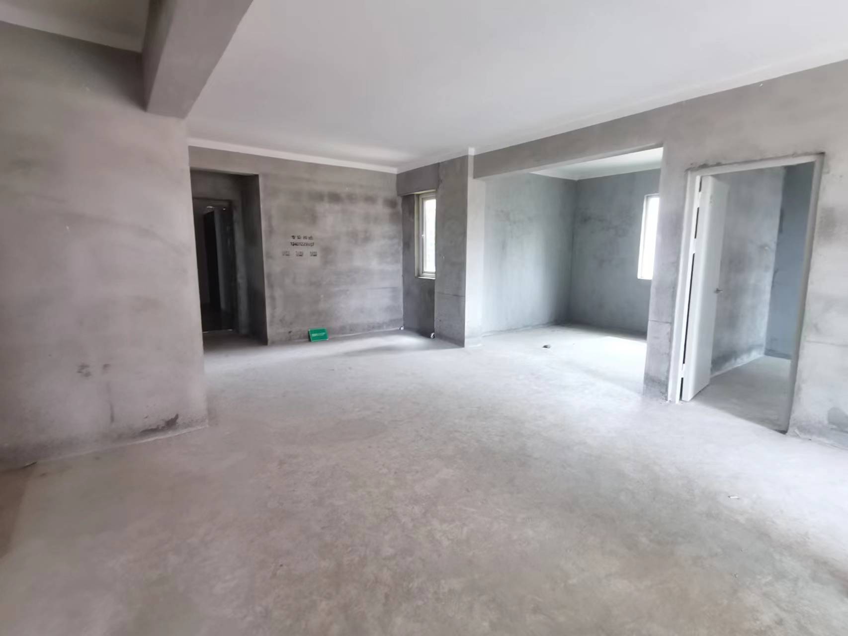 森林国际毛坯三房户型方正看房方便房东诚意出售