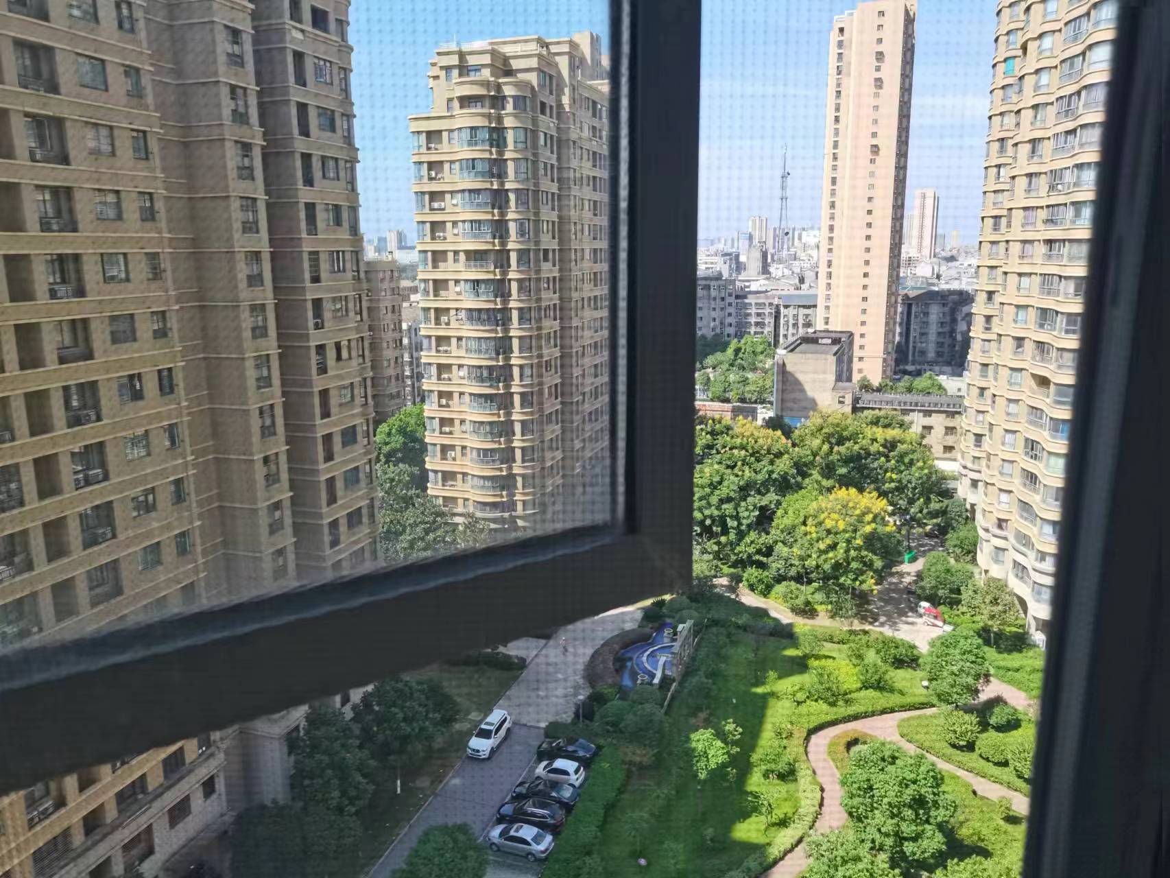 公园世家.精装三房两卫.中间楼层..证件满二.看房约