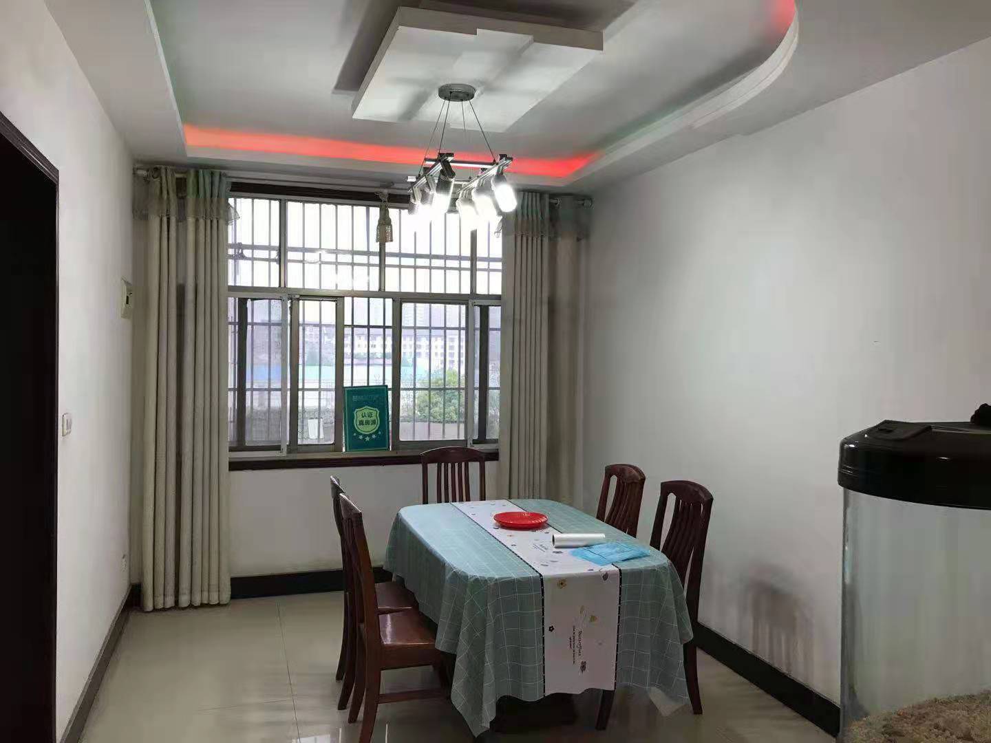 干河路华兴园旁边精装大三房带29多平米的车库生活方便配套齐全方便停车