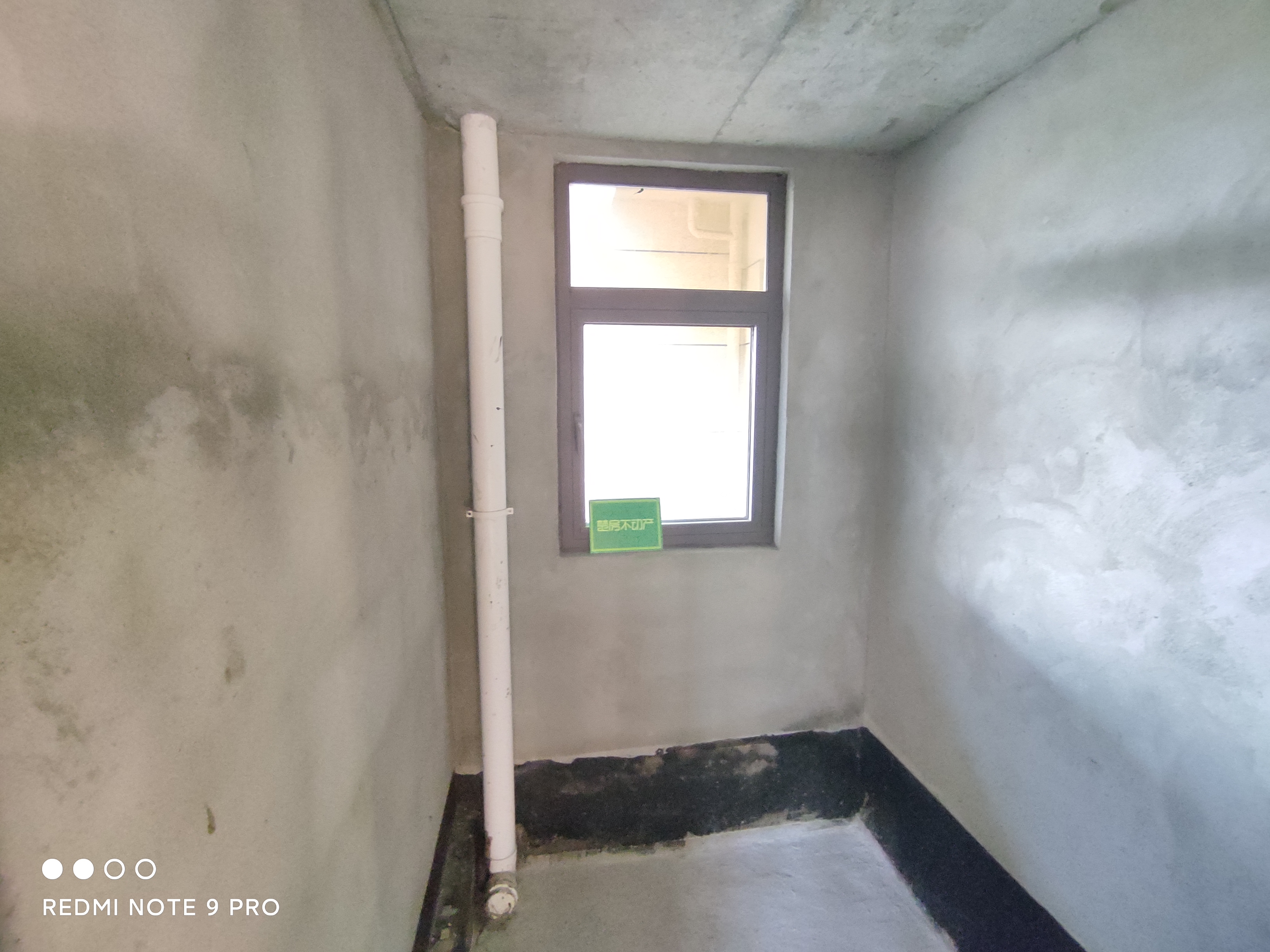 绿地香格里拉电梯好楼层毛坯三房两卫环境优美价格便宜急售