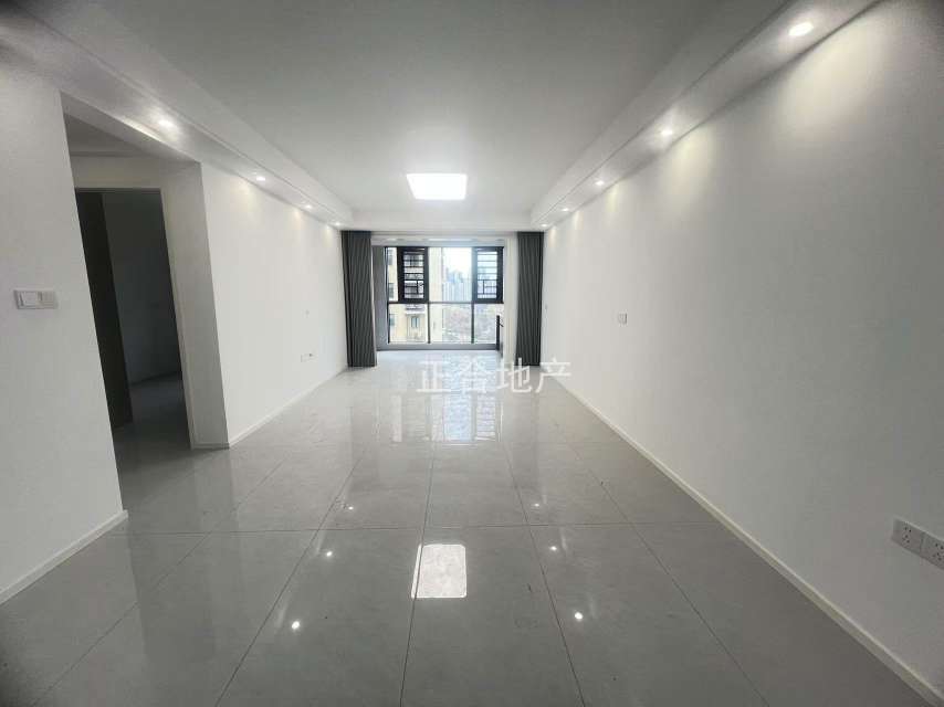 城南，新城壹号五期 ，一天未住，精装三房两卫，好楼层 ，三开间朝南