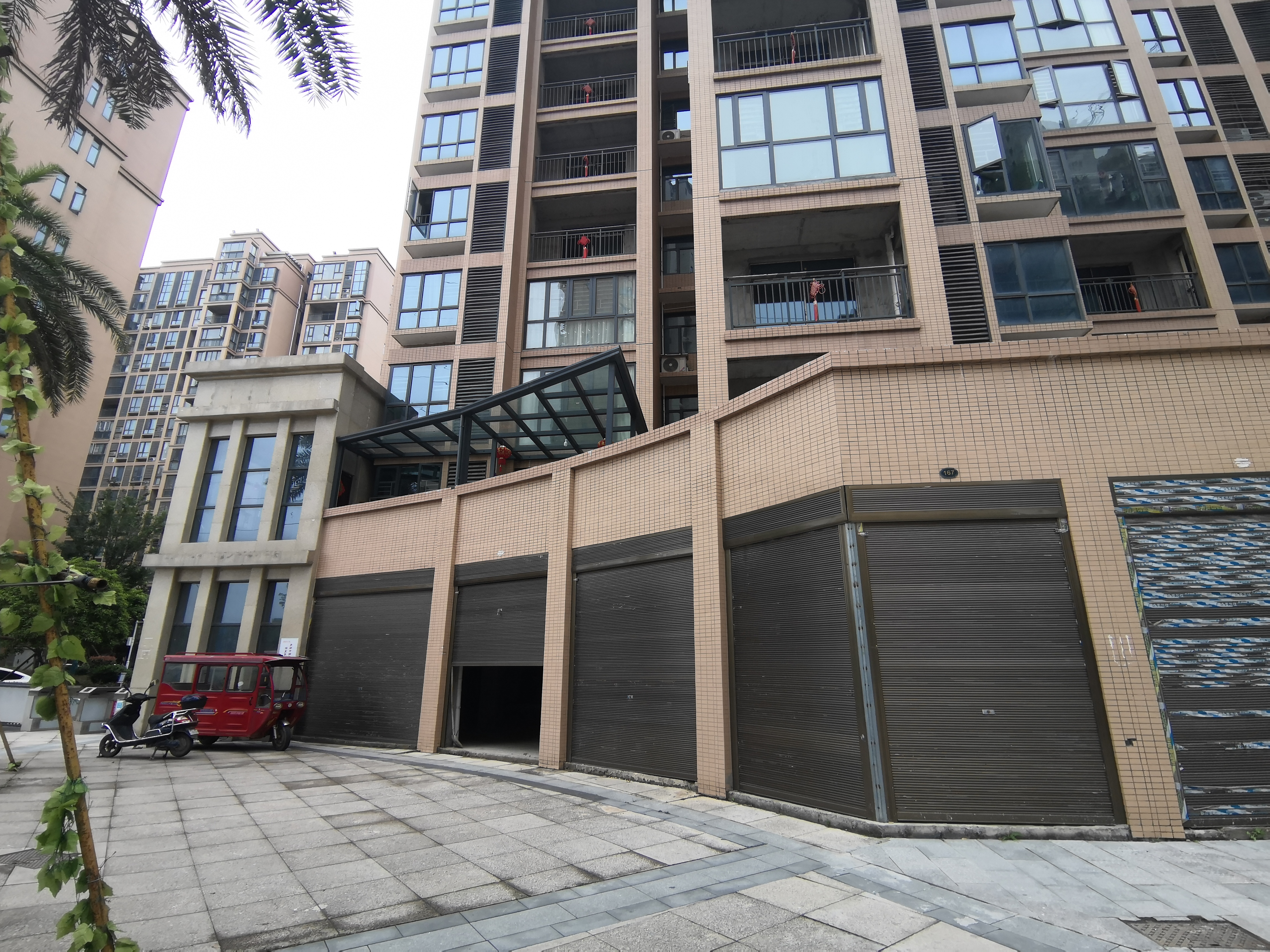 商铺出租：时代天骄南大门位置不消多说的四杆154平限业态