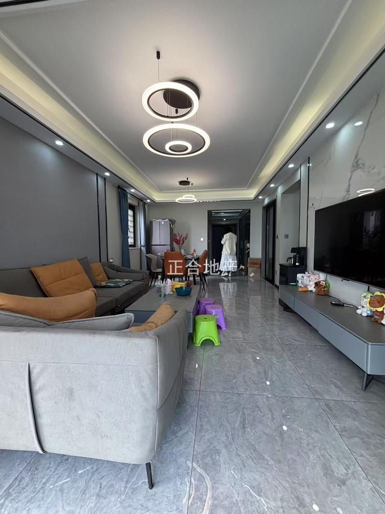 降价了，沔街头上，润泽天下，9.9成新，精装3房2卫，拎包即住。满二，好楼层