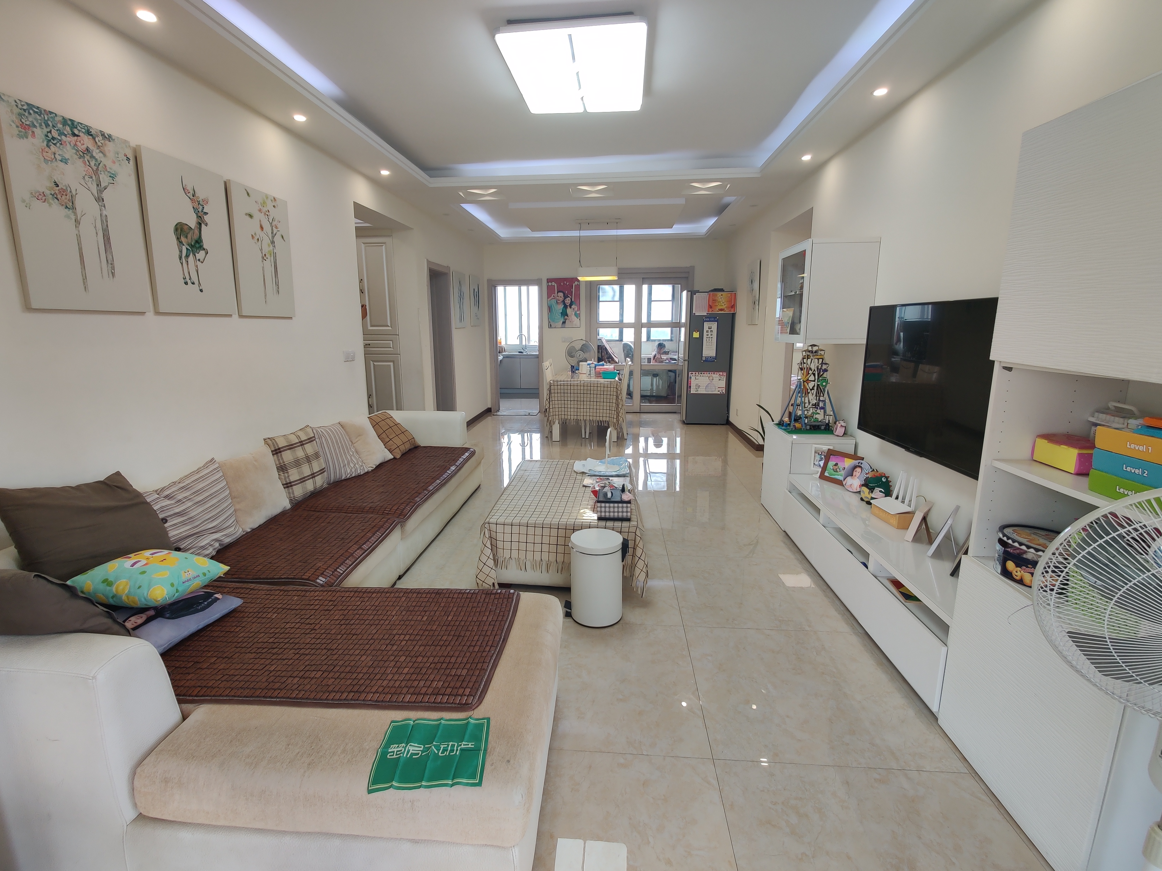 公园世家 新八中附近 精装三房 房东急卖 证件在手上 随过户 看房方便