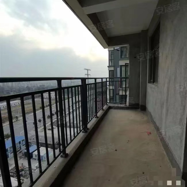 311，捡漏！ 房东急售，风和日丽，4房 ​，单价4500，送车位，电梯好楼层，采光好