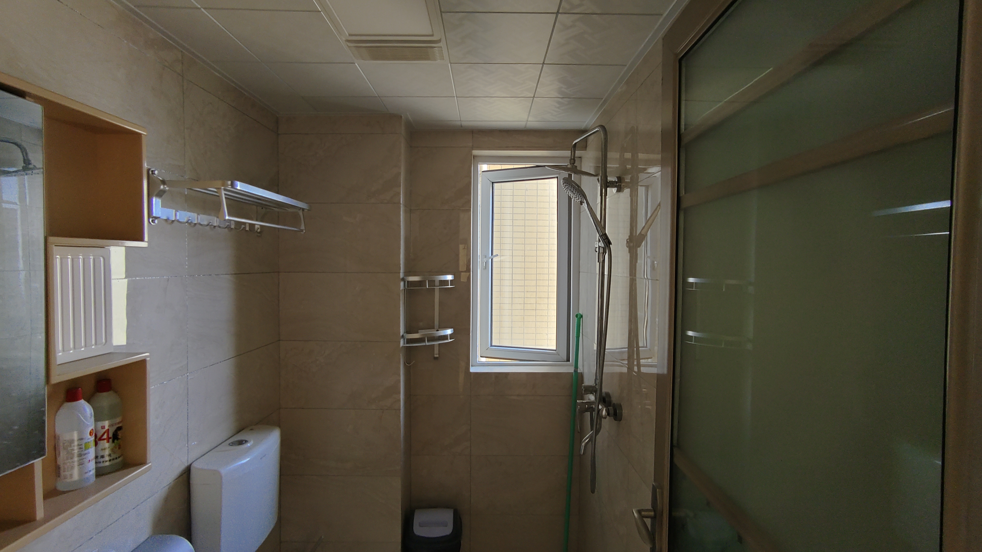 和合国际.精装三房两卫.证件满二.小区环境好.看房方便