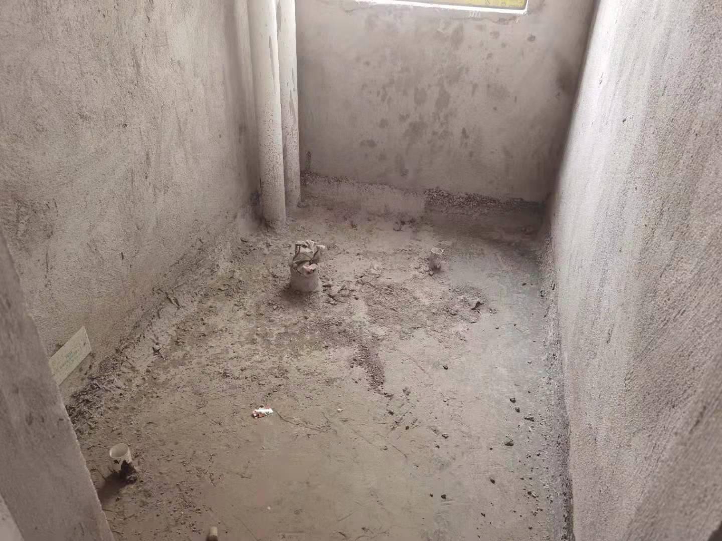 财源盛景毛坯三房中间好楼层，武商旁边