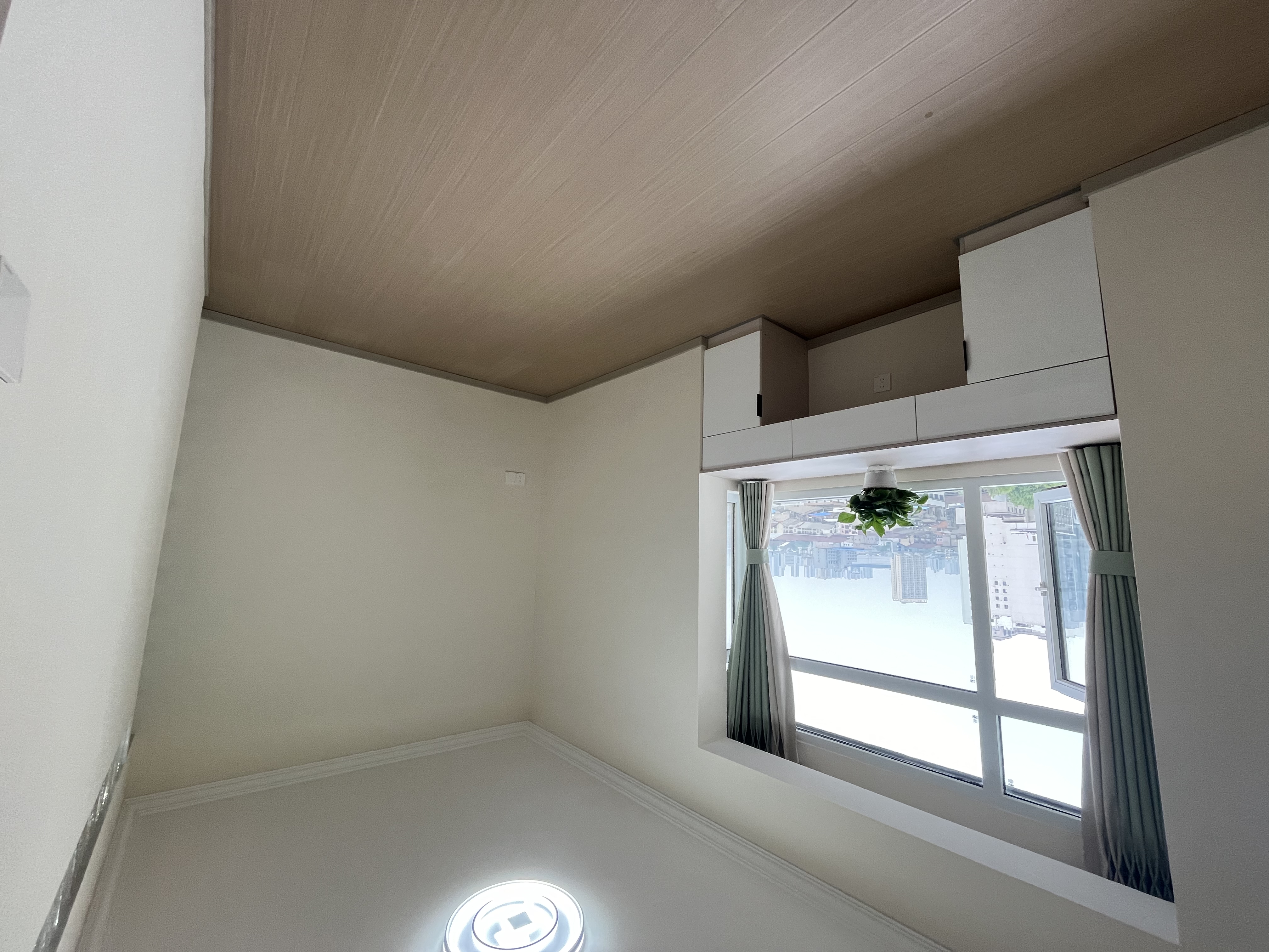 仙桃‮城商‬旁，全新装修3房​，三中，实验‮学小‬队口​，电梯11楼，手付1W带走