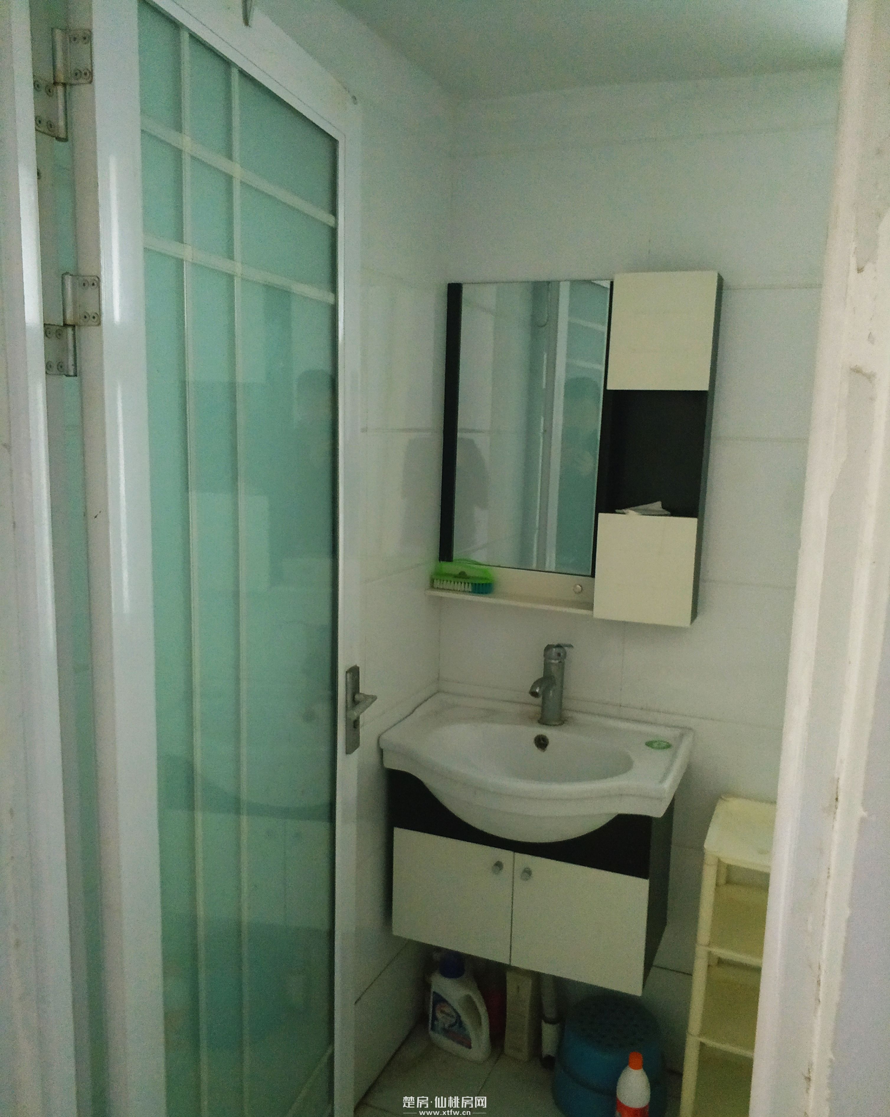 职院对面2室1厅