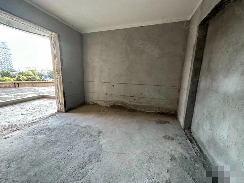 373，捡漏，市忠心，带大露台，电梯房，双阳台，采光好，急售