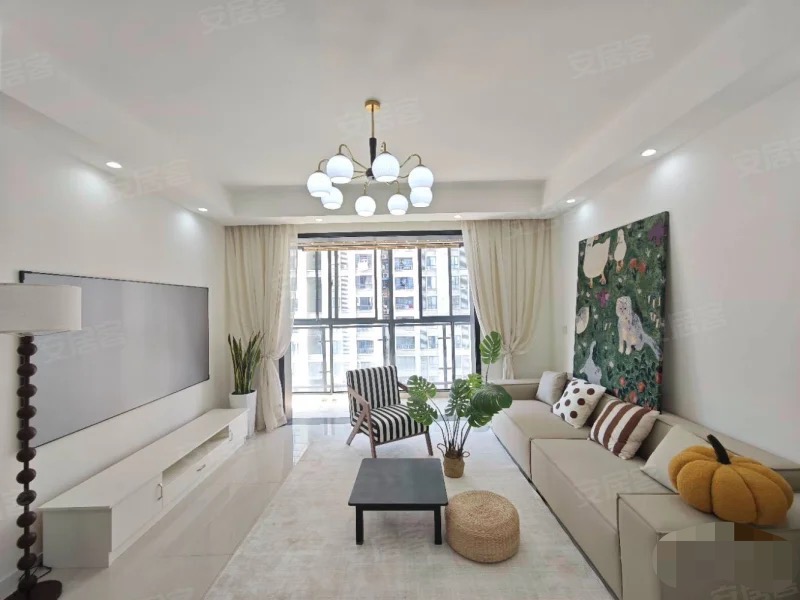 城南，吾悦广场旁，电梯小高层，好楼层11楼，东边，全新精装三房二卫，单价5300+，满二