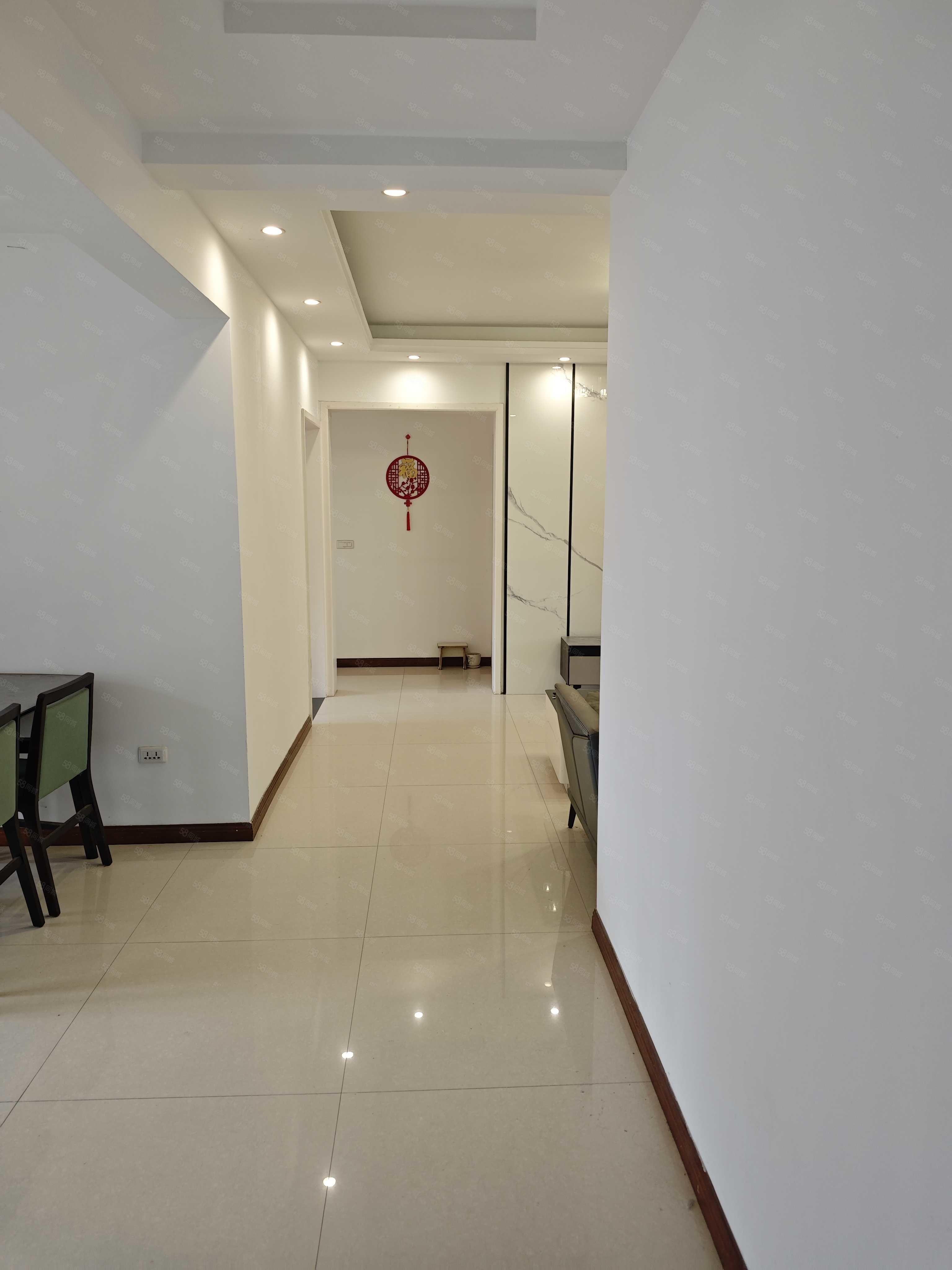 翰林公馆118平3室2厅2卫南北通透前后阳台优价出售！