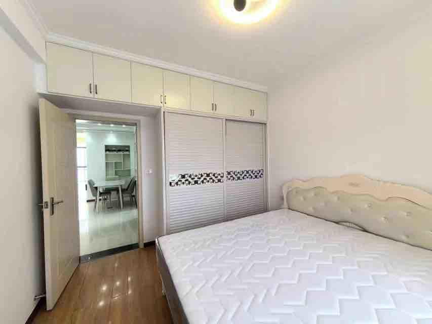 城南5字出头，带精装修，周边配套齐全小区！