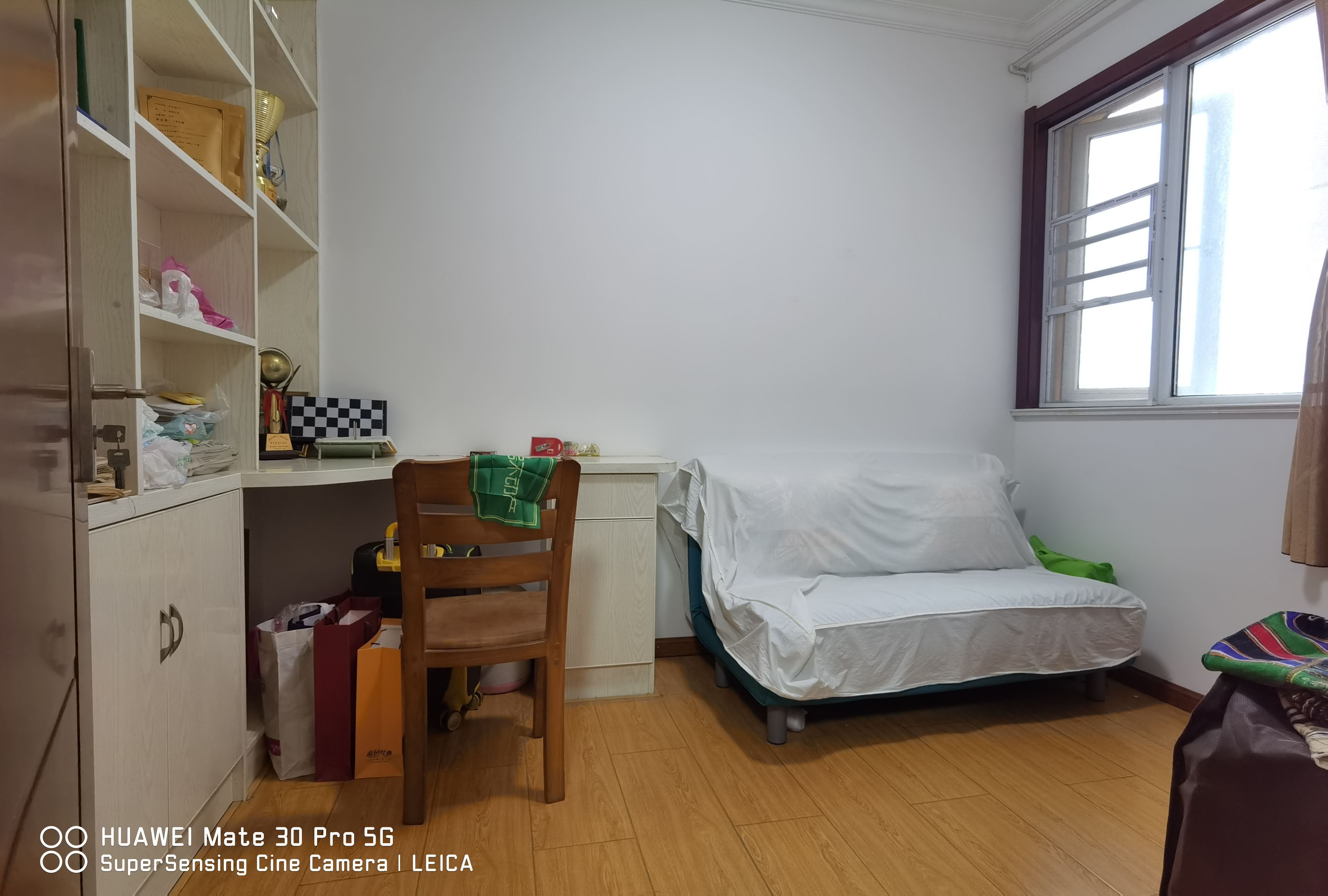 满庭春精装小三房中高楼层视野采光没得说诚心出售装修的材质都是很好的