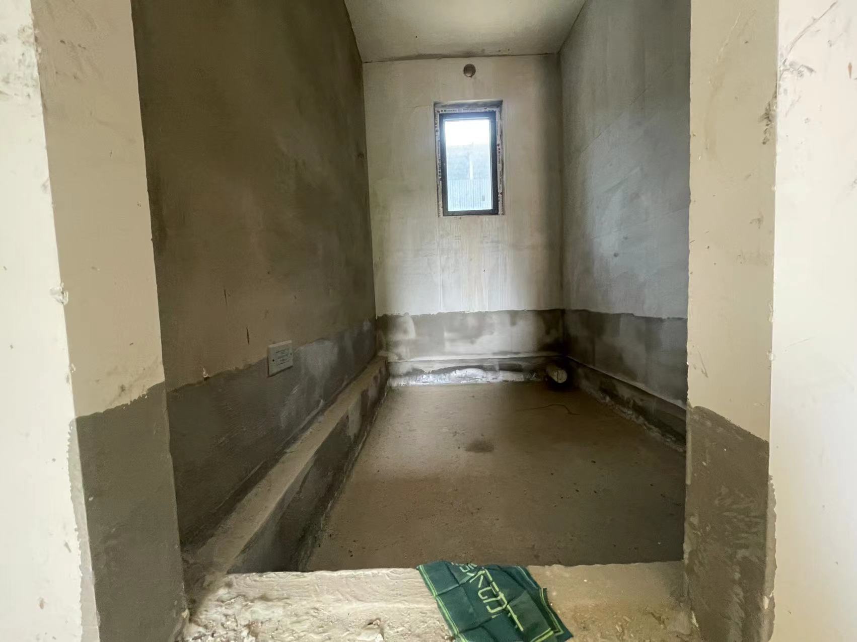 环球毛坯3面采光，单价5500，看房方便，出行方便