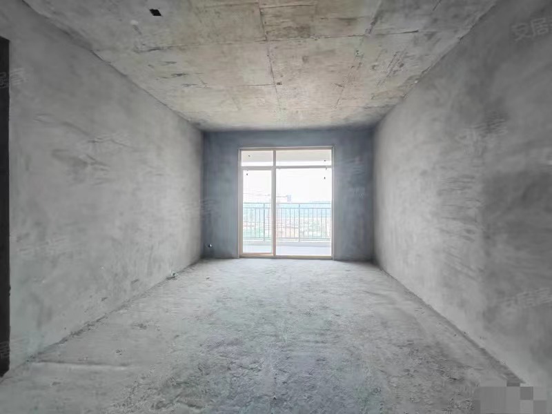 113，蓝天新城， 毛坯大三房  ，单价5100 三开间朝南，好楼层，证满二