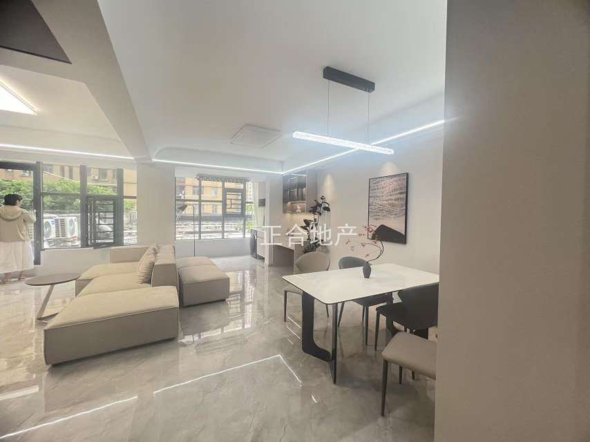 颐和公馆，复式，全新精装，一天未住，带大露台，老证