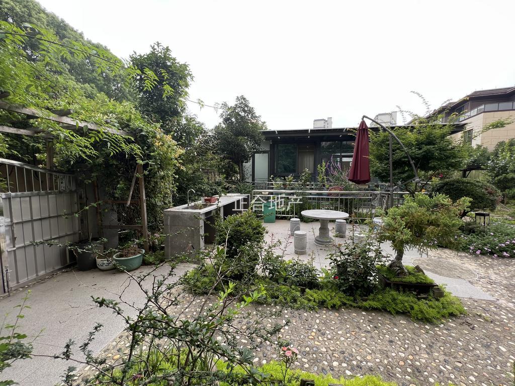 上林仙苑，花园面积300平（全市为一），全屋品牌装修，大金空调，全屋地暖等，满五，送车位