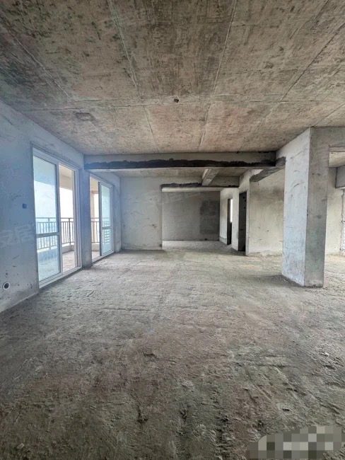 圣淘沙，电梯3房2卫，单价3600+，满二，电梯中层，边户，南北通透，送入户花园