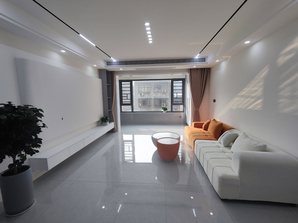 锦绣江山.全新精装三房.南北通透.看房方便