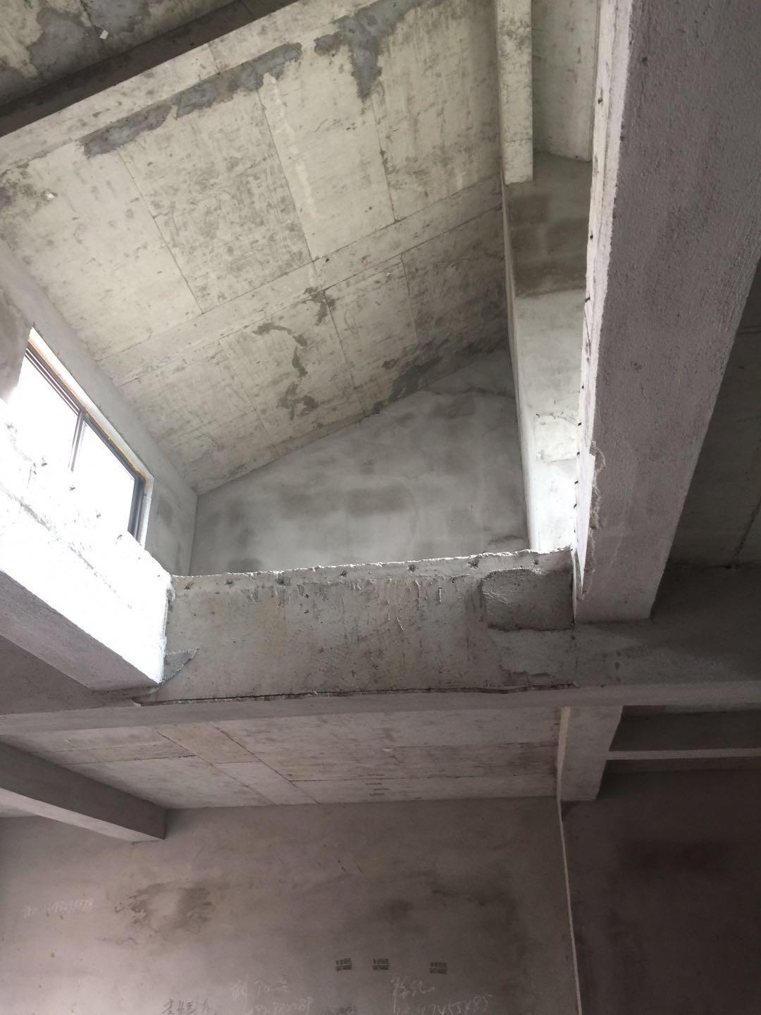 新城一号顶楼复式，，