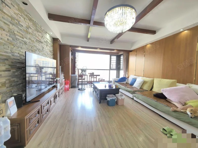 降价了，城南湖景房，森林国际城， 1梯1户 ，豪装四房 ，好楼层，带两个车位 ，急售