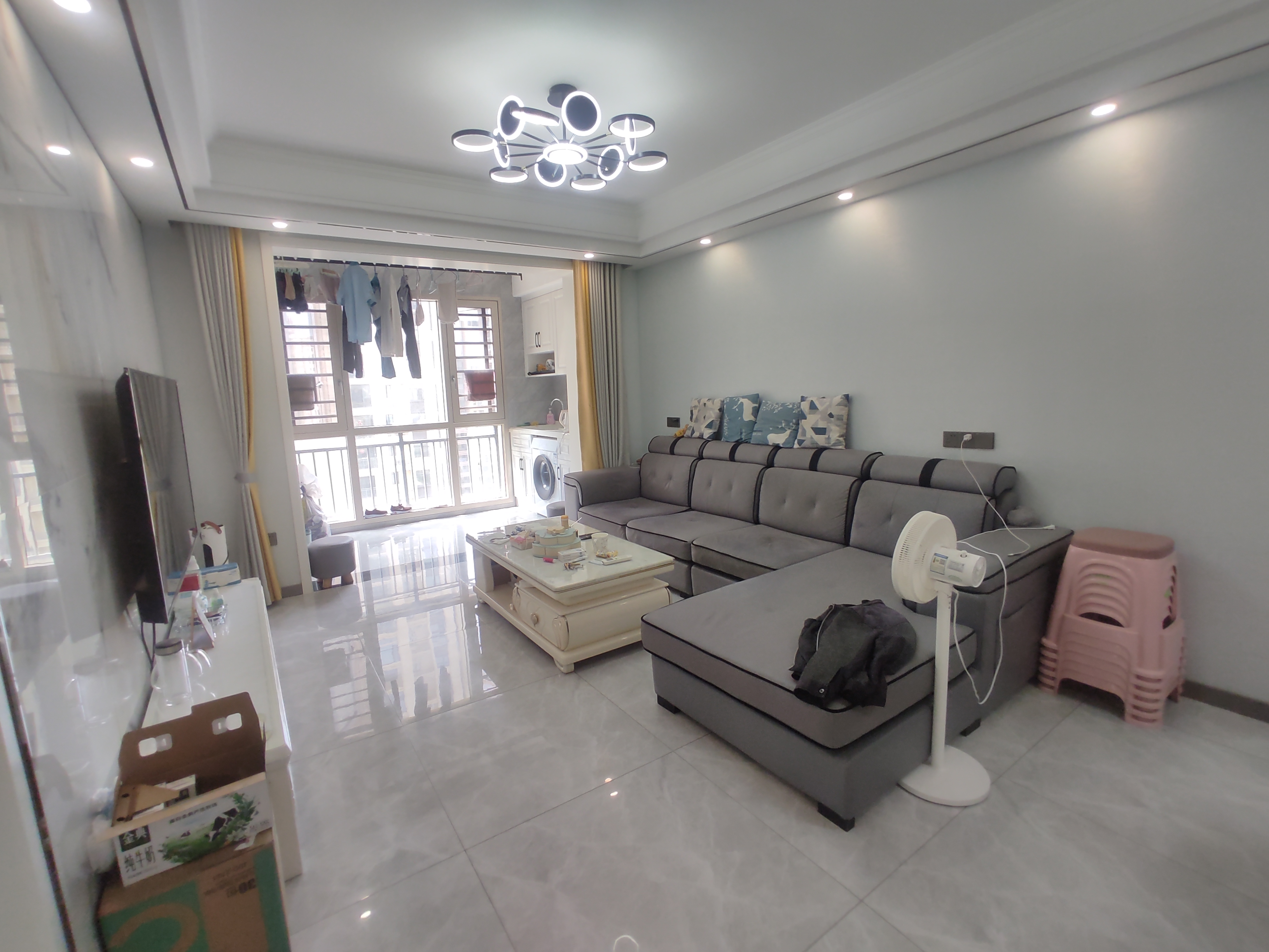 蓝天新城.精装三房两卫.房子成色新.小区环境好.证件满二.看房方便