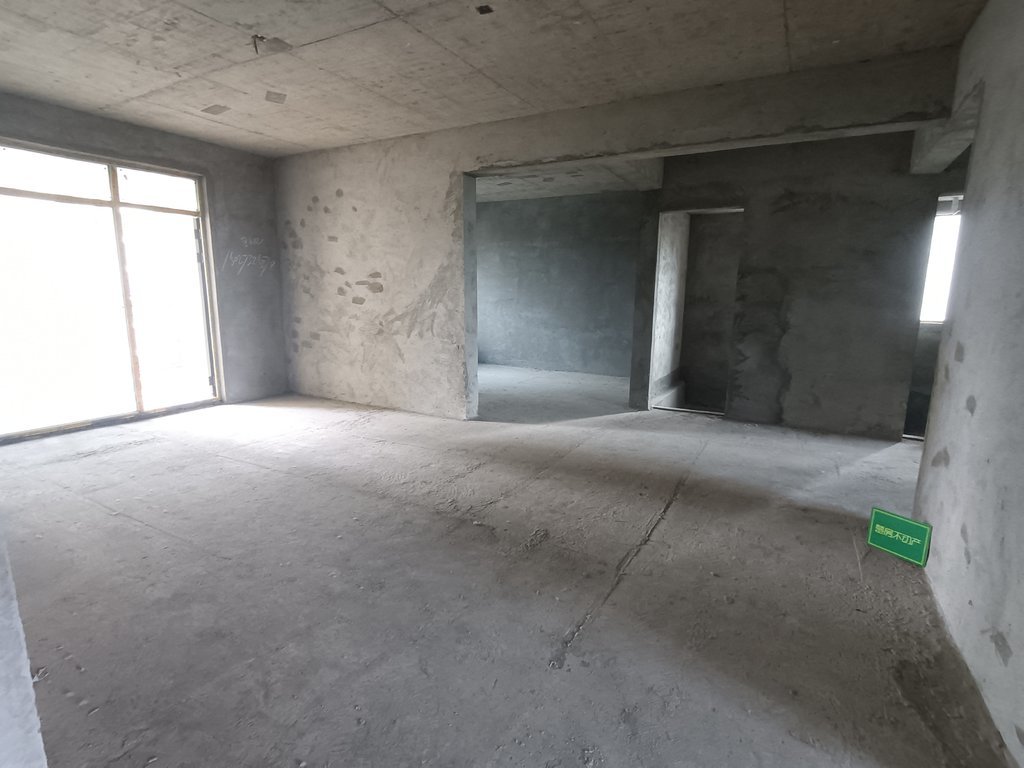 蓝天新城毛坯大三房南北通透看房方便