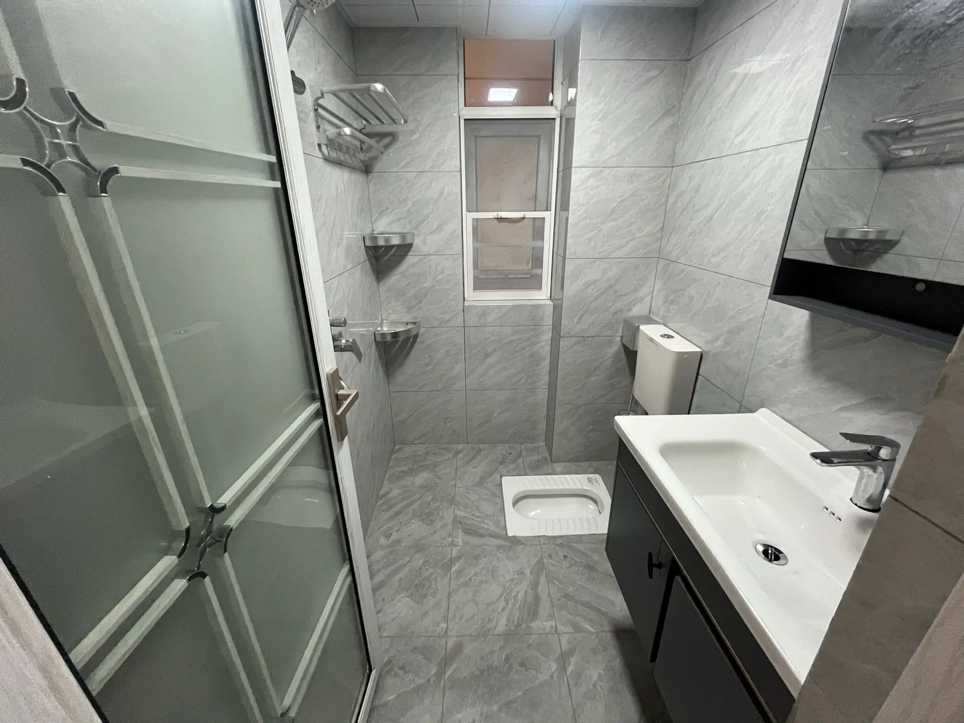 捡漏，城西，锦绣江山，精装3房2卫，好楼层电梯8楼，亏本出